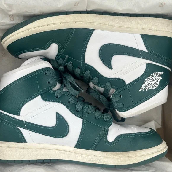 AJ1 ✨ - Picture 7 of 9